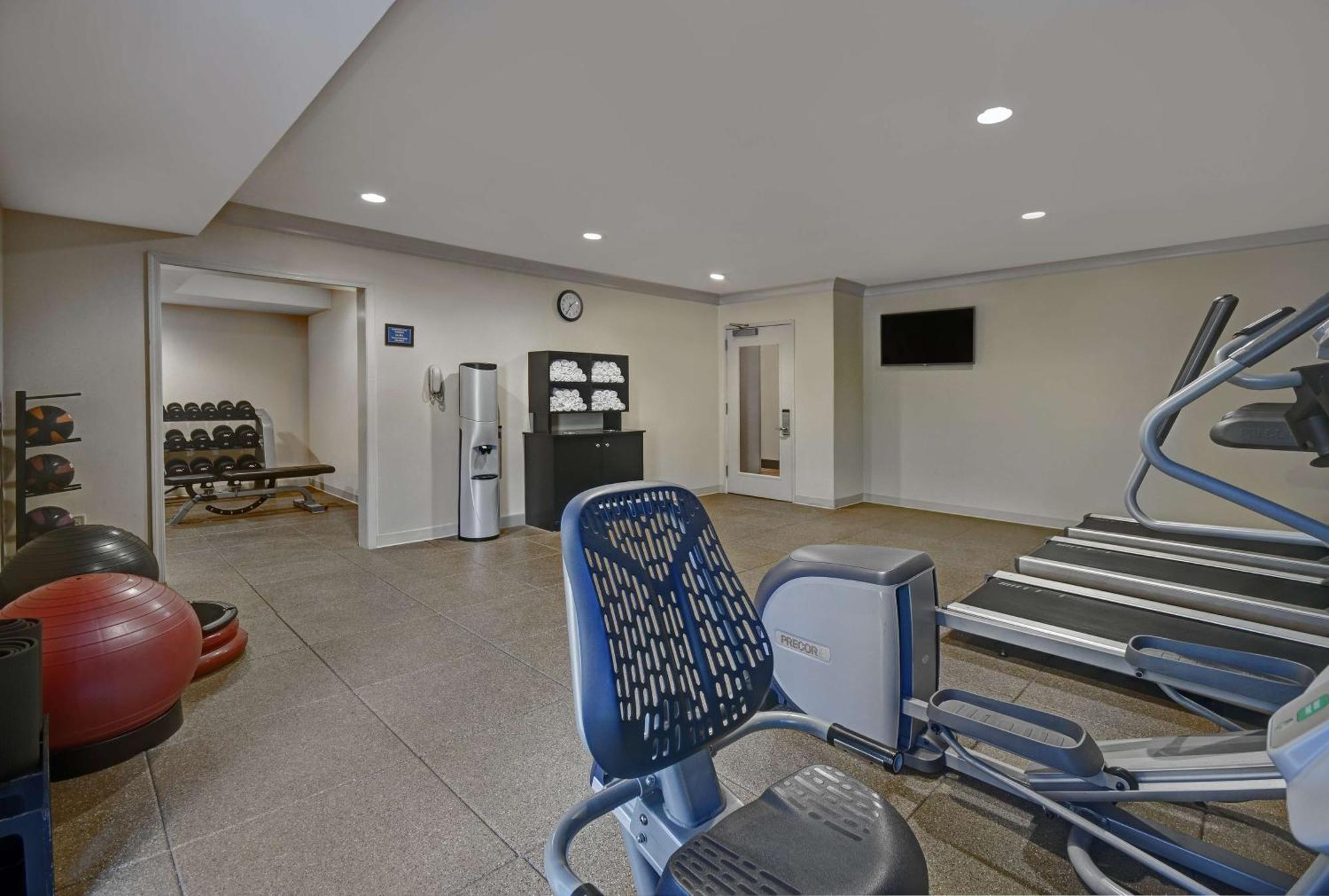 Homewood Suites By Hilton Eatontown Exterior photo