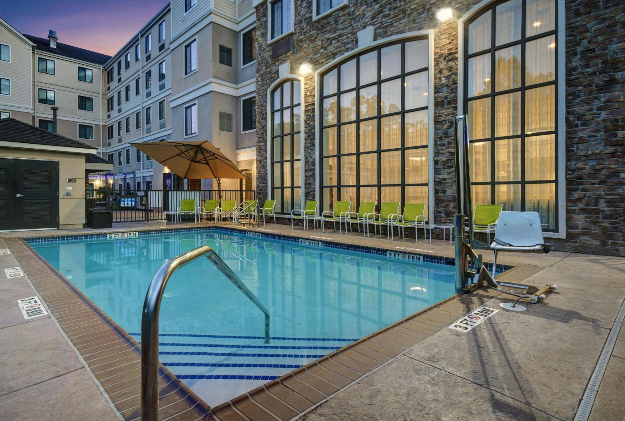 Homewood Suites By Hilton Eatontown Exterior photo