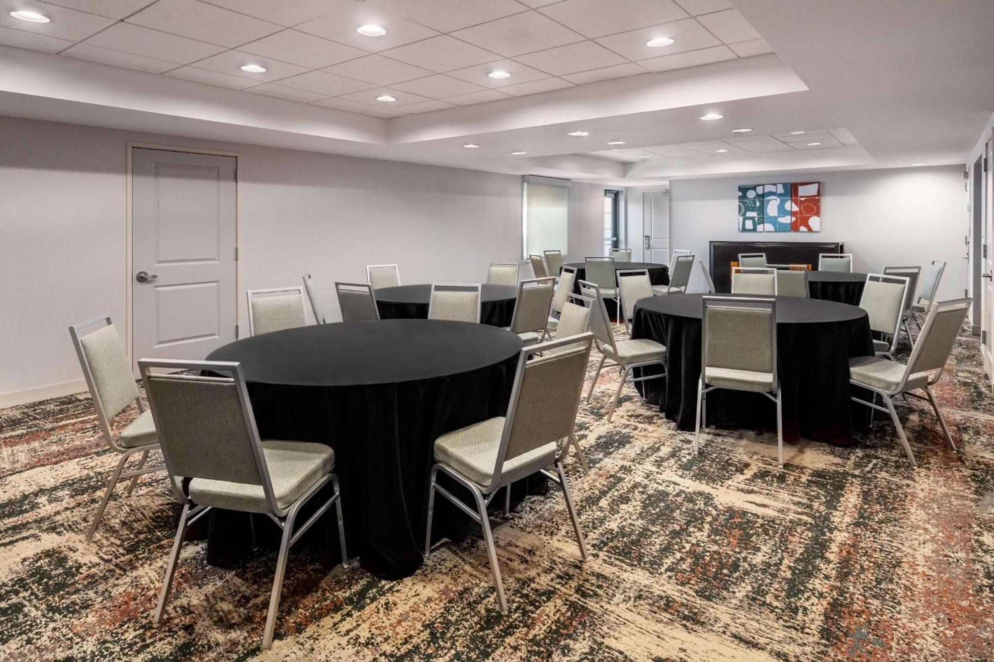 Homewood Suites By Hilton Eatontown Exterior photo